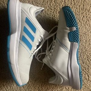 Adidas Gamecourt womens tennis shoe 8.5 excellent condition